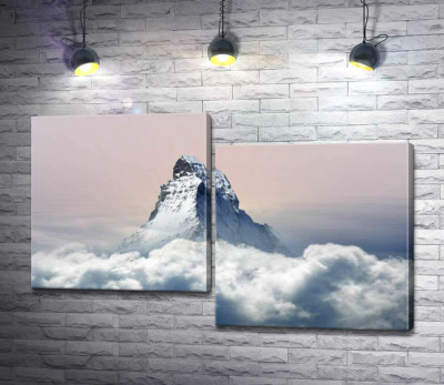 Модульна картина "Скелястий пік гори Матергорн (Matterhorn) оточений пухнастим шаром хмар"