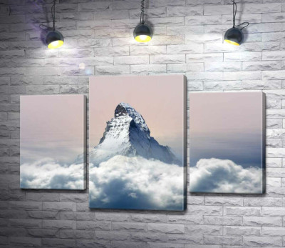 Модульная картина "Скалистый пик горы Маттерхорн (Matterhorn) окружен пушистым слоем облаков"