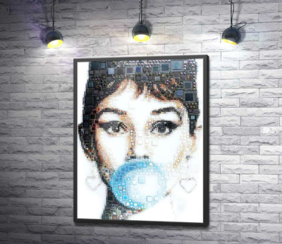 Постер "Актриса Одрі Гепберн (Audrey Hepburn) із жуйкою"