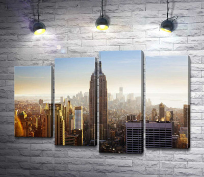 Ранковий туман розсіюється біля Емпайр-Стейт-Білдінг (Empire State Building)