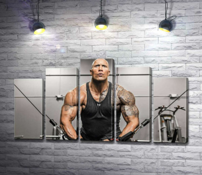 Модульна картина "Двейн Джонсон (Dwayne Johnson) тренує м'язи рук в спортзалі"