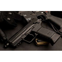Матовая поверхность самозарядного пистолета Heckler & Koch HK45
