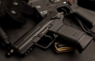 Матовая поверхность самозарядного пистолета Heckler & Koch HK45