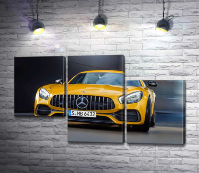 Модульна картина "Золотий автомобіль Mercedes-Benz AMG GT S 2018"
