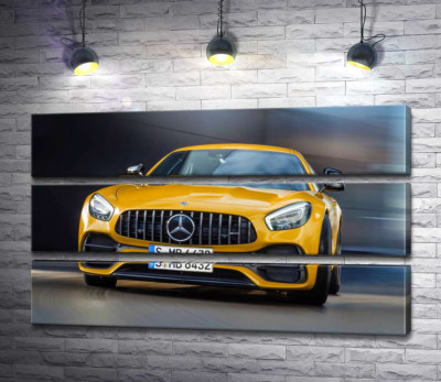 Модульна картина "Золотий автомобіль Mercedes-Benz AMG GT S 2018"