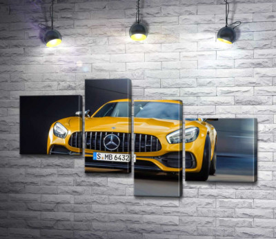 Модульна картина "Золотий автомобіль Mercedes-Benz AMG GT S 2018"