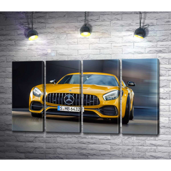 Золотий автомобіль Mercedes-Benz AMG GT S 2018