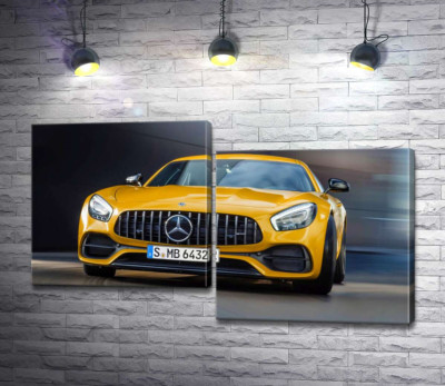 Модульная картина "Золотой автомобиль Mercedes-Benz AMG GT S 2018"