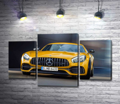 Модульна картина "Золотий автомобіль Mercedes-Benz AMG GT S 2018"