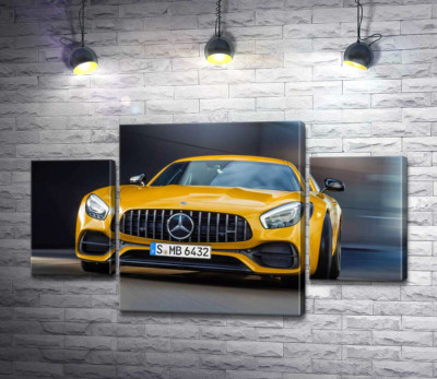 Модульная картина "Золотой автомобиль Mercedes-Benz AMG GT S 2018"
