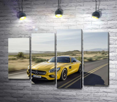 Модульна картина "Золотий автомобіль Mercedes AMG GT мчить по трасі"