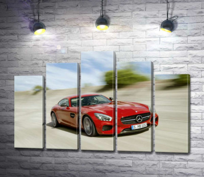 Модульная картина "Красный автомобиль Mercedes-Benz GT-Class 2016 в пути"