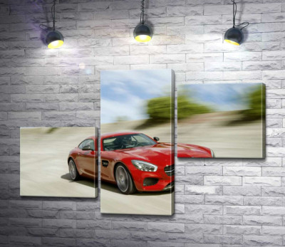 Модульная картина "Красный автомобиль Mercedes-Benz GT-Class 2016 в пути"