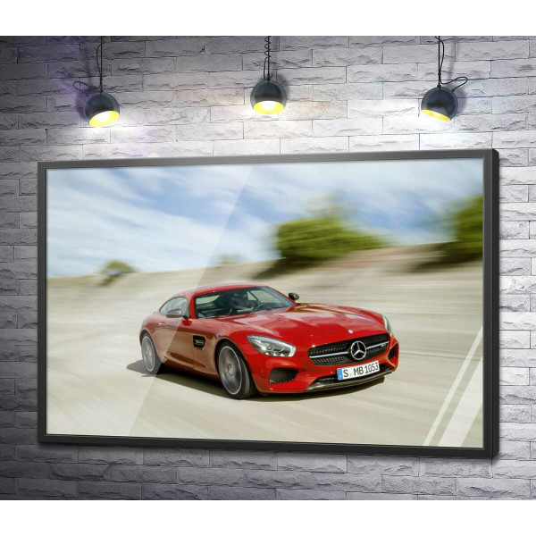 Красный автомобиль Mercedes-Benz GT-Class 2016 в пути