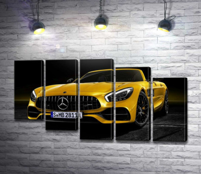 Модульная картина "Кабриолет Mercedes AMG GT S Roadster сияет золотом"