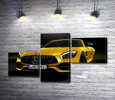 Модульна картина "Кабріолет Mercedes AMG GT S Roadster сяє золотом"