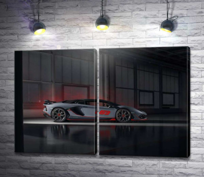 Серебристый автомобиль Lamborghini Aventador S 2018 в ангаре