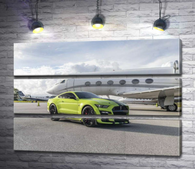 Модульная картина "Автомобиль Ford Mustang GT500 Shelby возле самолёта"