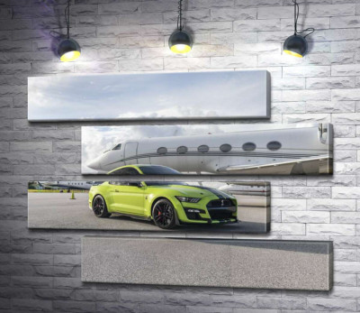 Автомобіль Ford Mustang GT500 Shelby біля літака