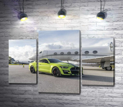 Модульная картина "Автомобиль Ford Mustang GT500 Shelby возле самолёта"