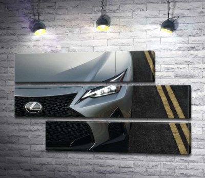 Изящная фара серебристого автомобиля Lexus IS 300