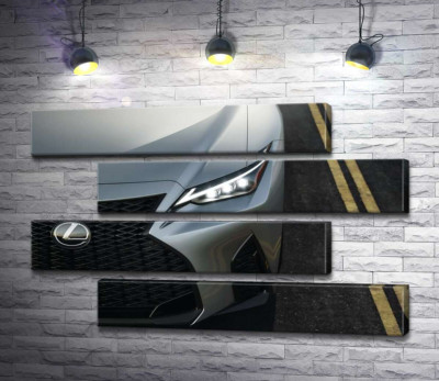 Модульная картина "Изящная фара серебристого автомобиля Lexus IS 300"