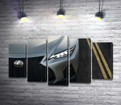 Модульная картина "Изящная фара серебристого автомобиля Lexus IS 300"