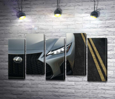 Модульная картина "Изящная фара серебристого автомобиля Lexus IS 300"