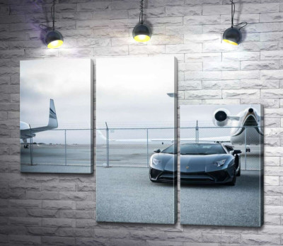 Модульная картина "Чёрный автомобиль Lamborghini Aventador на фоне самолетов"
