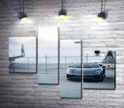 Чорний автомобіль Lamborghini Aventador на фоні літаків