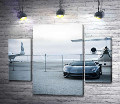 Модульная картина "Чёрный автомобиль Lamborghini Aventador на фоне самолетов"