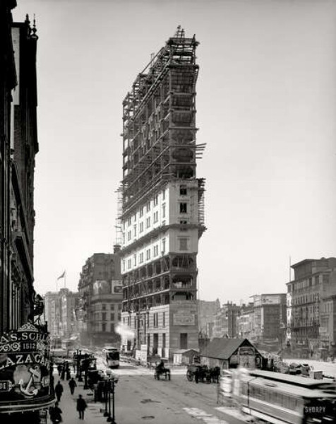 Строительство знаменитого здания One Times Square в центре Манхэттена