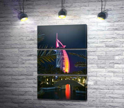 Ночной вид на яркий парус отеля Burj Al Arab