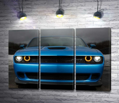 Анфас синього автомобіля Dodge Challenger SRT Hellcat 2019