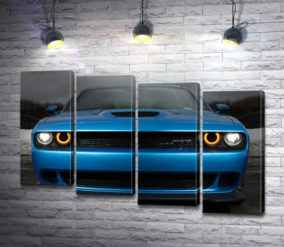 Анфас синього автомобіля Dodge Challenger SRT Hellcat 2019