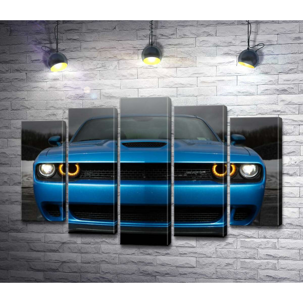 Анфас синього автомобіля Dodge Challenger SRT Hellcat 2019