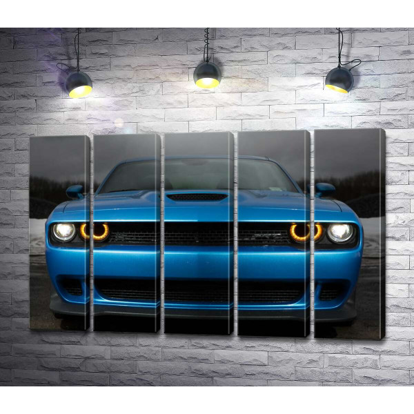 Анфас синього автомобіля Dodge Challenger SRT Hellcat 2019