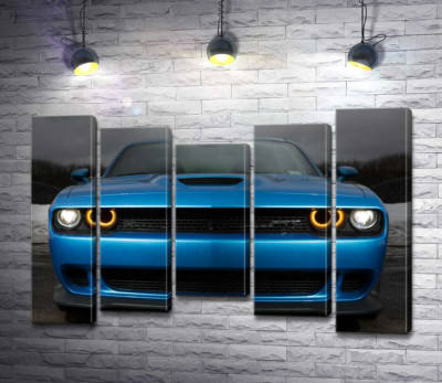 Модульная картина "Анфас синего автомобиля Dodge Challenger SRT Hellcat 2019"