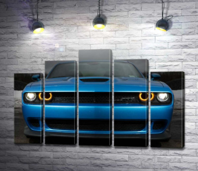Анфас синього автомобіля Dodge Challenger SRT Hellcat 2019