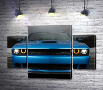 Анфас синього автомобіля Dodge Challenger SRT Hellcat 2019
