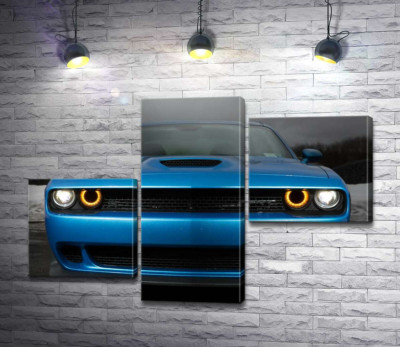 Модульна картина "Анфас синього автомобіля Dodge Challenger SRT Hellcat 2019"