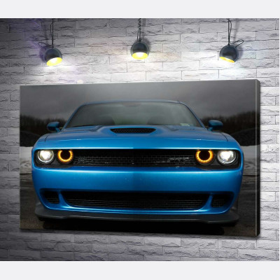 Анфас синего автомобиля Dodge Challenger SRT Hellcat 2019