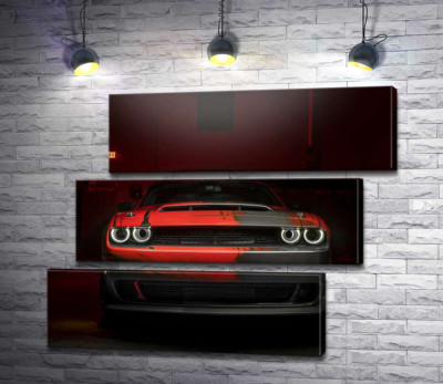 Модульная картина "Загадочный красный автомобиль Dodge Challenger выезжает из тени"