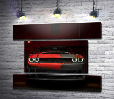 Модульна картина "Загадковий червоний автомобіль Dodge Challenger виїжджає з тіні"