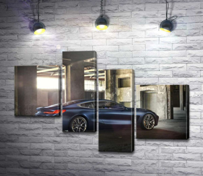 Стильный синий автомобиль BMW 8