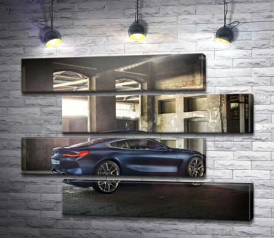 Стильный синий автомобиль BMW 8