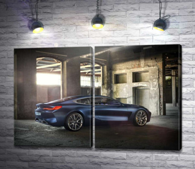 Стильный синий автомобиль BMW 8