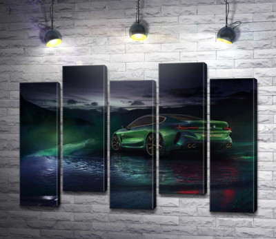 Зелений автомобіль BMW Concept M8 Gran Coupe в серпанку