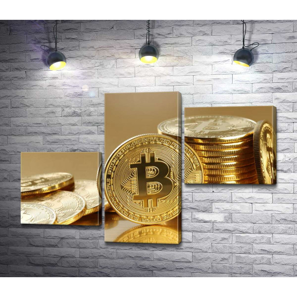 Золотые монеты биткоина