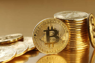 Золотые монеты биткоина